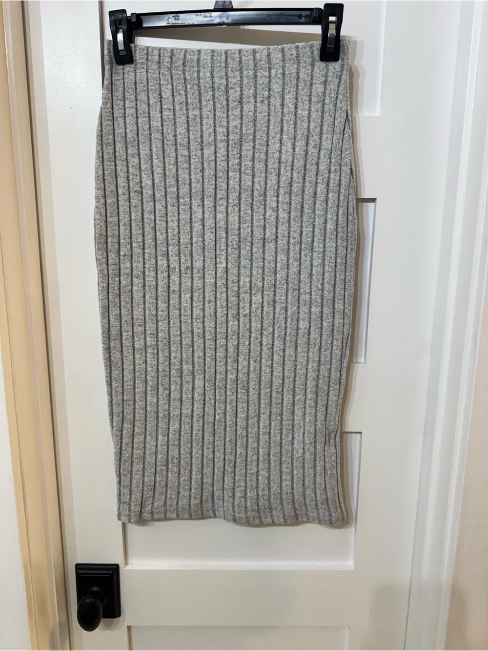 Gray ribbed knit pencil skirt